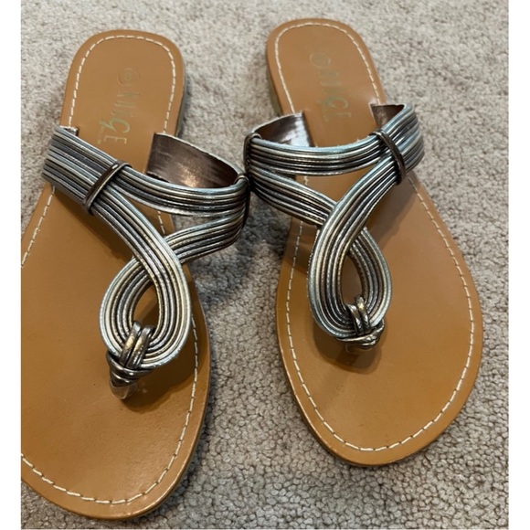 flat metallic sandals - Picture 1 of 2